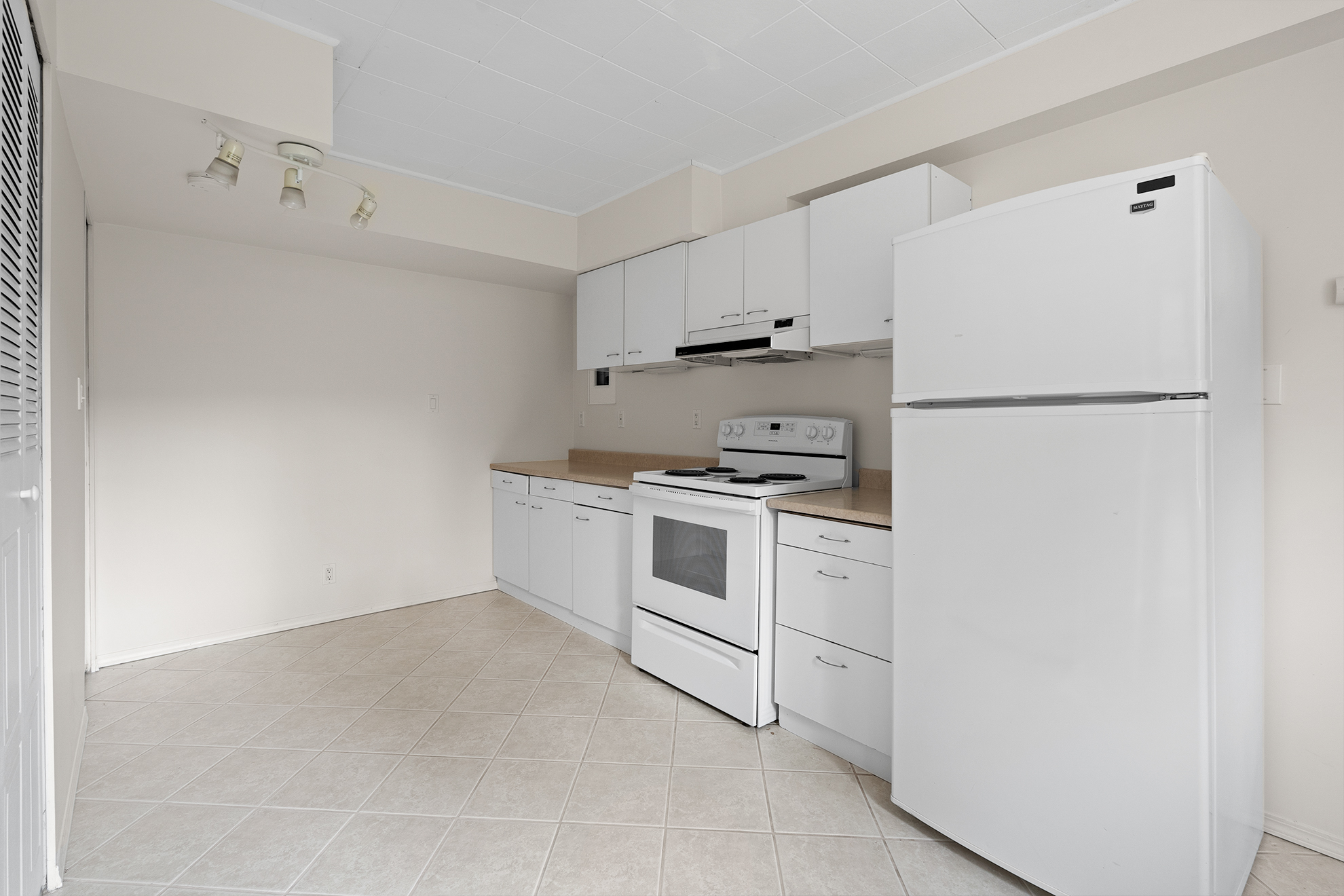 Before kitchen renovation - basic white kitchen